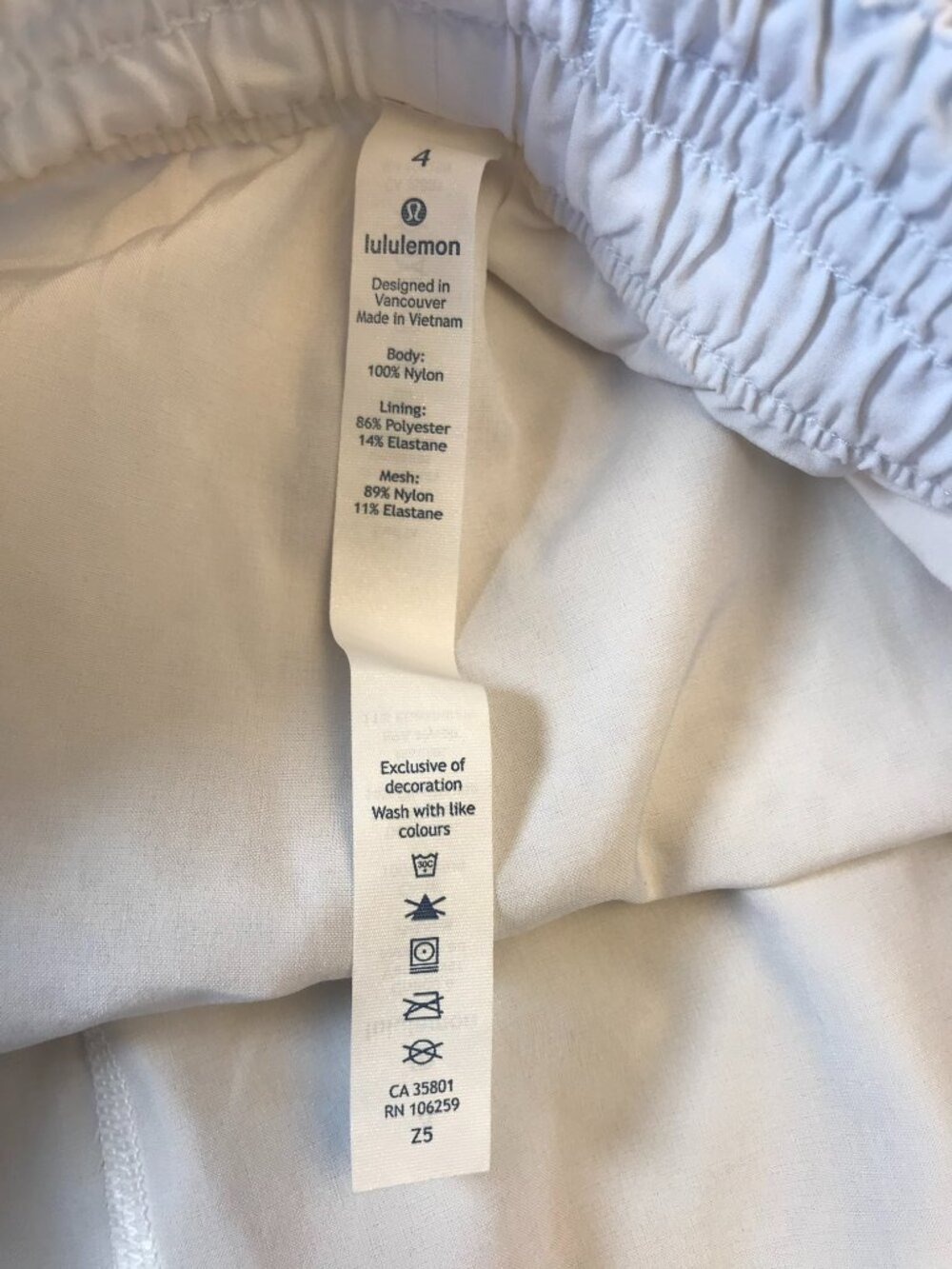 lululemon Women's shorts Size 4 Silhouette White with print and inside pocket - Picture 11 of 11